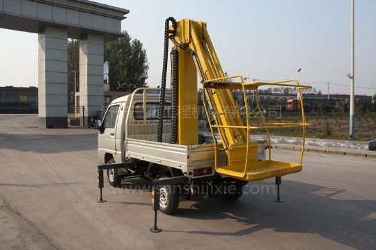 點(diǎn)擊查看詳細(xì)信息<br>標(biāo)題：小型電動(dòng)高空作業(yè)車 閱讀次數(shù)：3052
