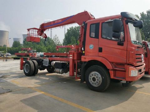 點(diǎn)擊查看詳細(xì)信息<br>標(biāo)題：6.3噸大運(yùn)隨車吊 閱讀次數(shù)：1604