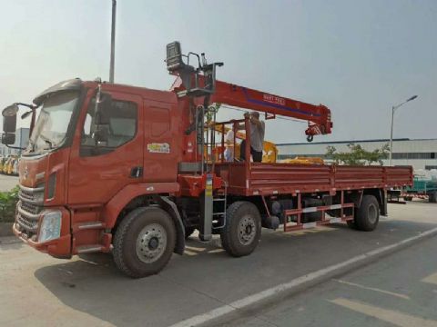 點擊查看詳細(xì)信息<br>標(biāo)題：柳汽前四后四隨車吊 閱讀次數(shù)：1770