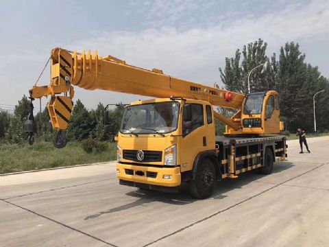 點擊查看詳細(xì)信息<br>標(biāo)題：16噸東風(fēng)汽車吊 閱讀次數(shù)：2032