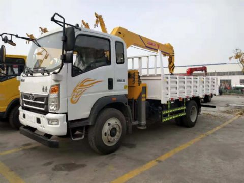 點擊查看詳細信息<br>標題：5噸重汽豪曼隨車吊 閱讀次數(shù)：2664